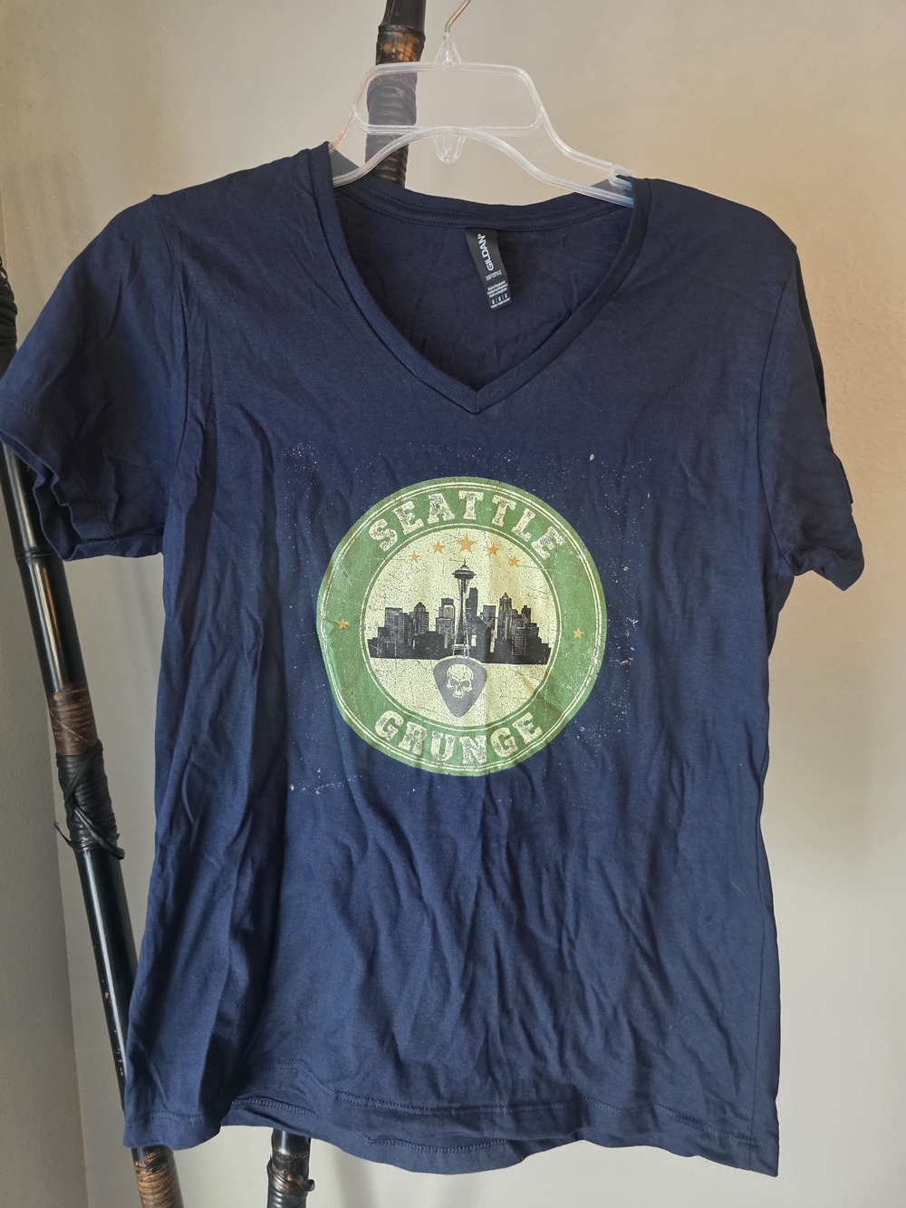 NWT Seattle Grunge V-Neck Graphic Tee - Navy Medium